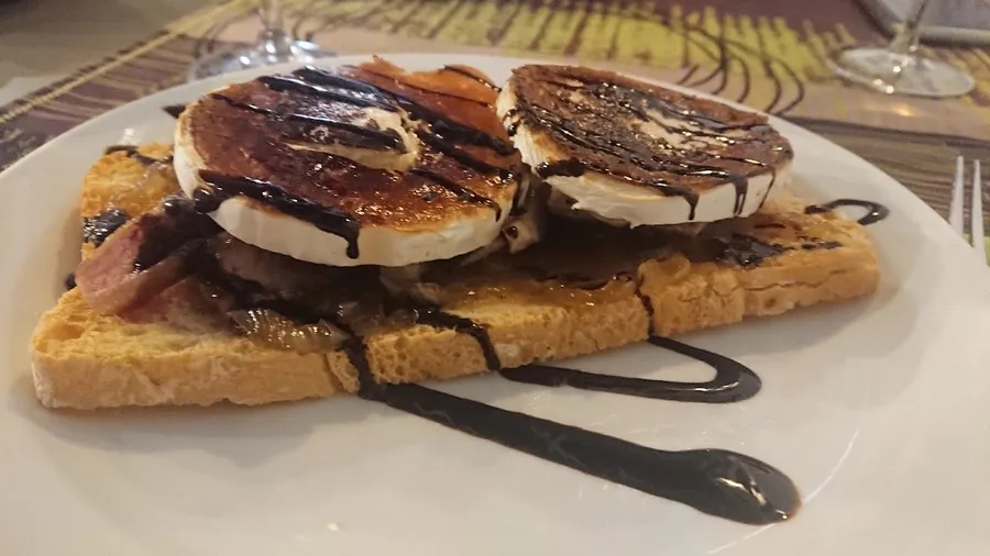 Tosta suprema, de la carta de Casa Serafín